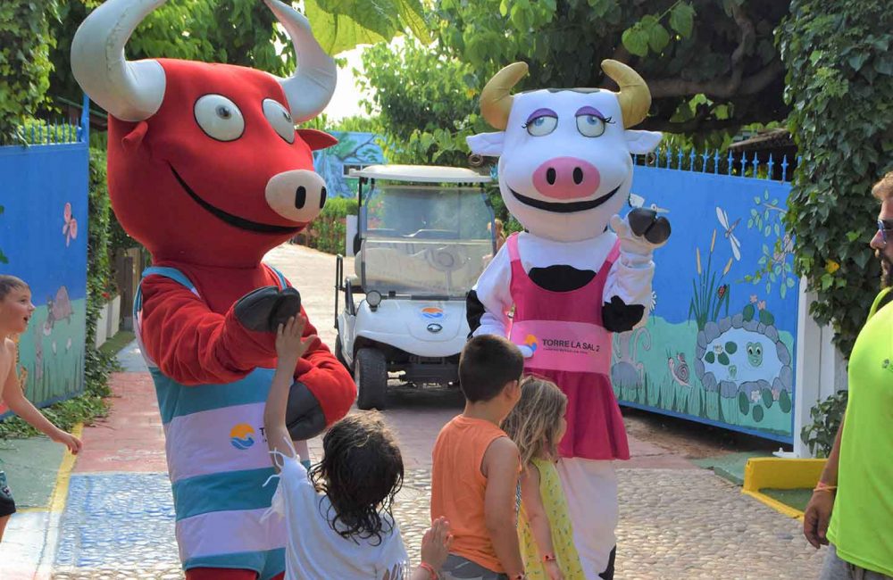 BRAVITO Y MANSITA ANIMACION SAY HELLO PARQUE INFANTIL